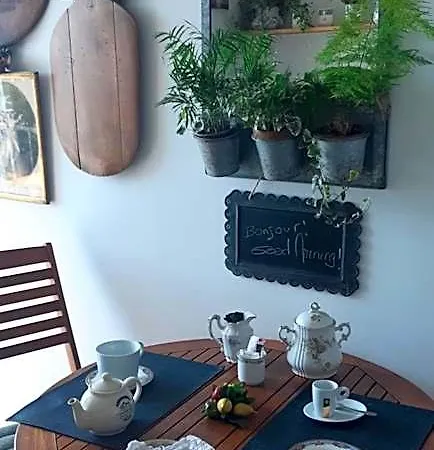 Bed & Breakfast Boheme Chic: Airport-proximate With Free Parking