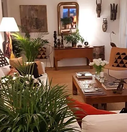 Boheme Chic: Airport-proximate With Free Parking