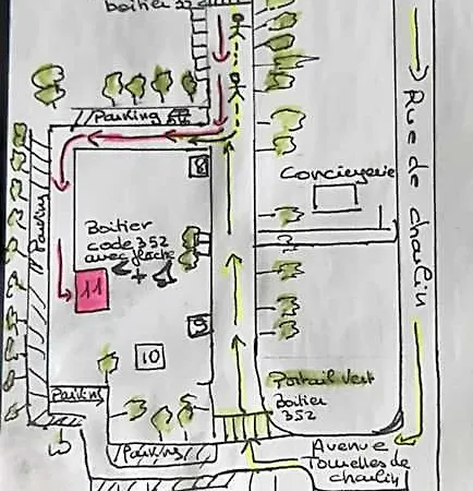 Boheme Chic: Airport-proximate With Free Parking Bed & Breakfast