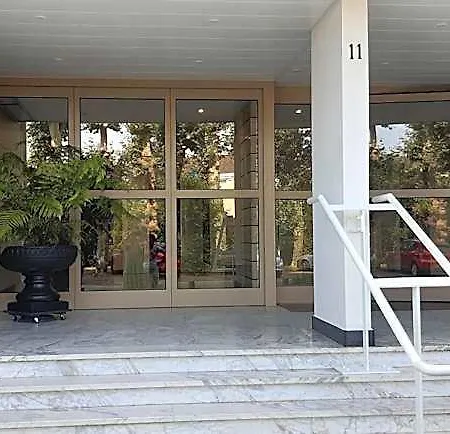 Boheme Chic: Airport-proximate With Free Parking